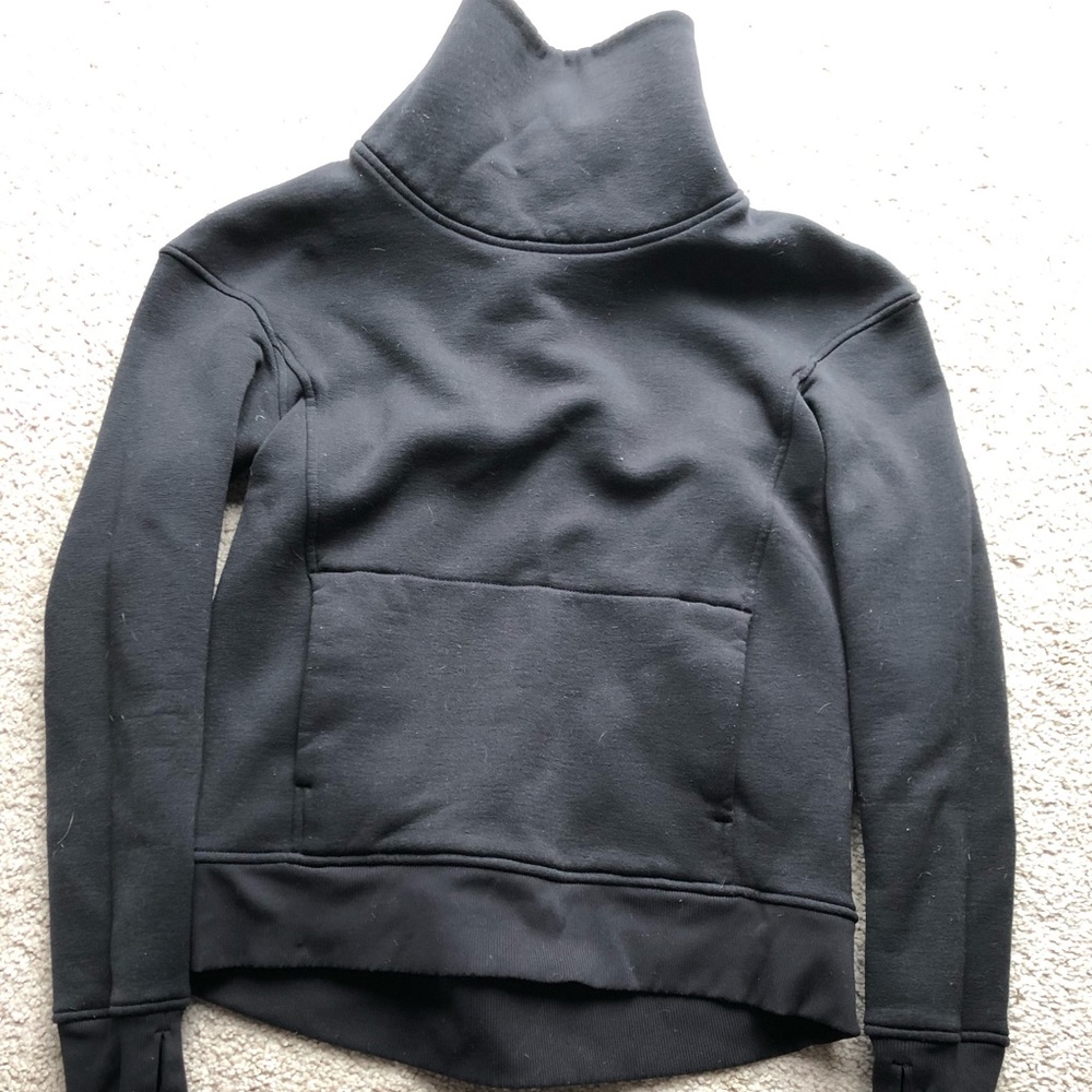EUC Lululemon fleece pullover size 4